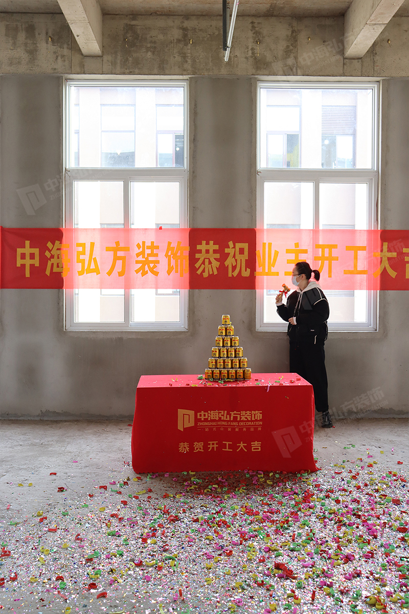 恭祝愛(ài)織網(wǎng)絡(luò )科技有限公司辦公室裝修工程開(kāi)工大吉！(圖4)