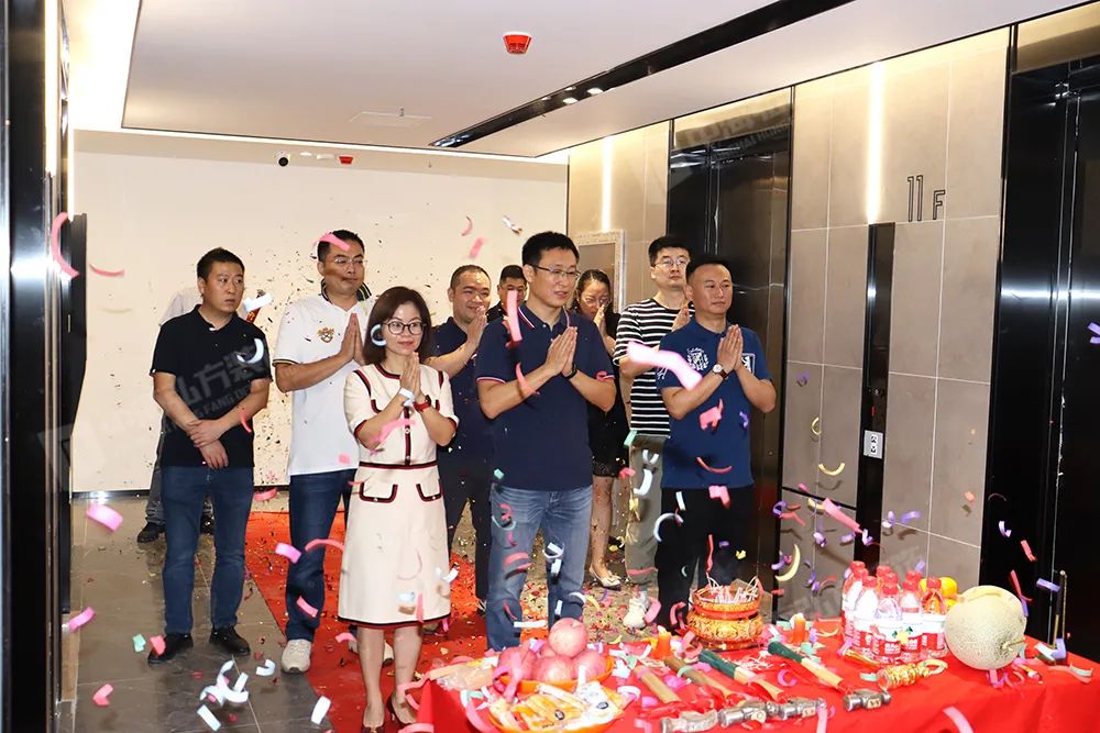 恭祝江蘇一件通有限公司裝修工程開(kāi)工大吉(圖3)