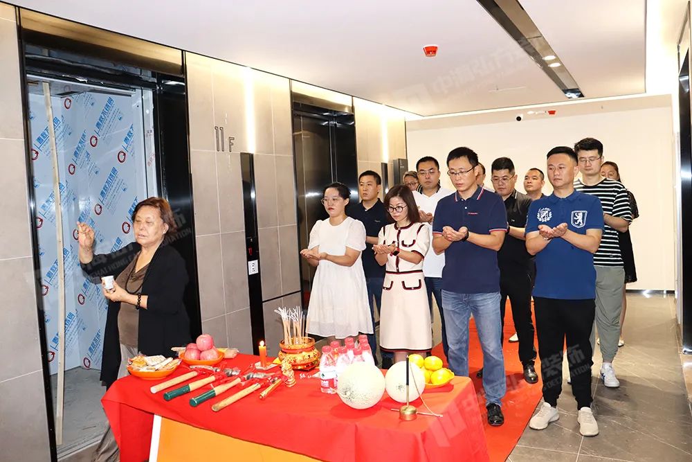 恭祝江蘇一件通有限公司裝修工程開(kāi)工大吉(圖4)